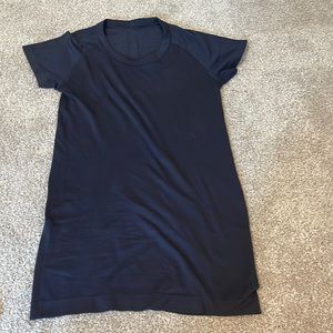 Lululemon navy pointelle My pace my race tee size 6
